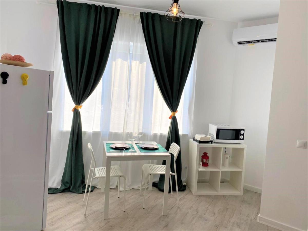 Central Old Town Studio Bukarest Exteriör bild