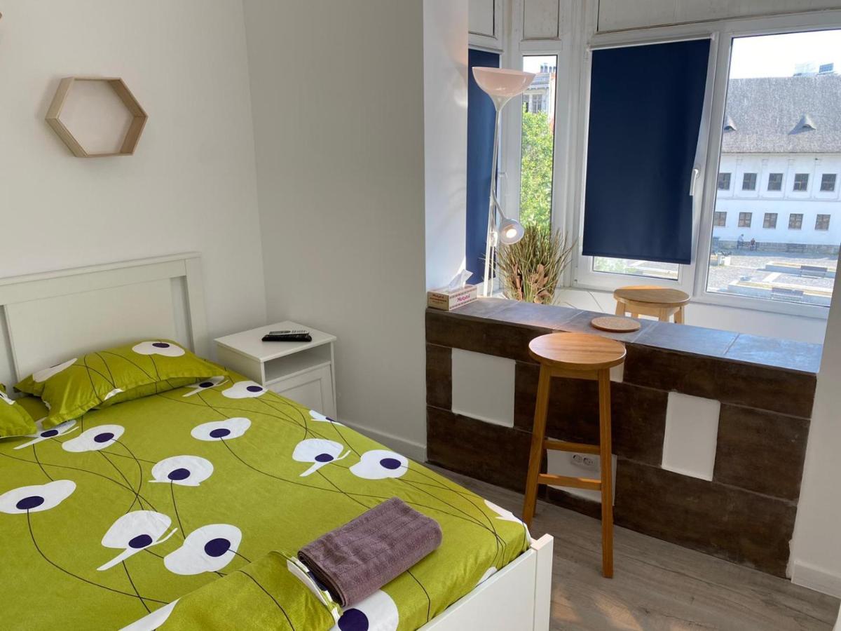 Central Old Town Studio Bukarest Exteriör bild