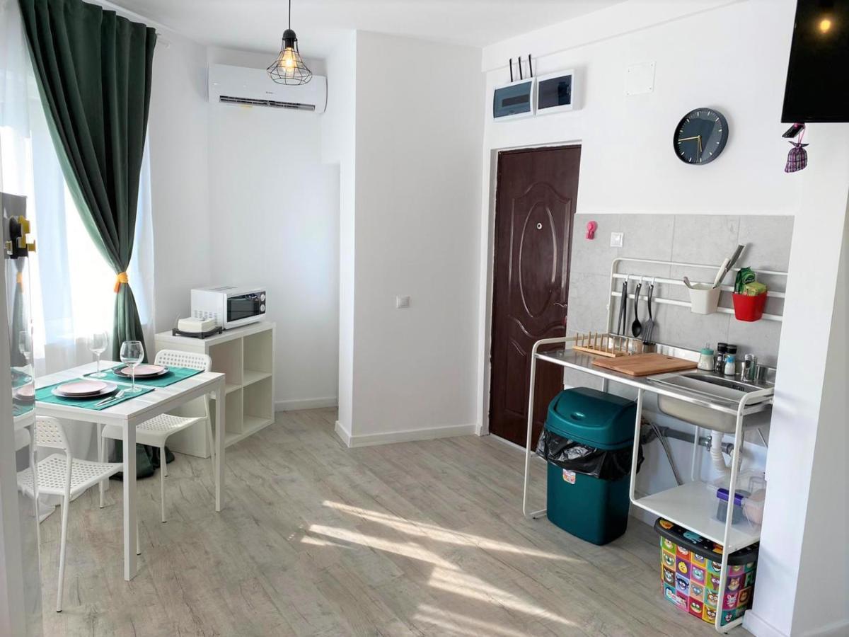 Central Old Town Studio Bukarest Exteriör bild